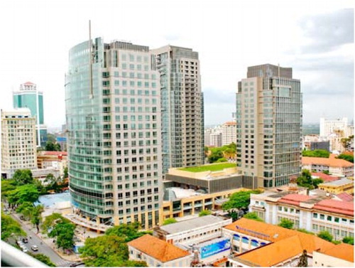 Figure 10. The Kumho Asiana Plaza: offices, apartments, the InterContinental Asiana Saigon hotel and residences. Source: https://c1.staticflickr.com/5/4056/4652668334_1ba967fea5.jpg.