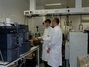 Figure 2. Dr Stephen Holman explains the Waters® Xevo™ TQMS tandem quadrupole mass spectrometer interfaced to a nano-ultra-high-performance liquid chromatograph system, which he uses in his research.