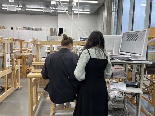 Figure 4. Two students discussing how to use the digital loom. Image: Aktaş.
