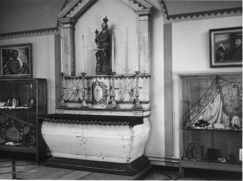 FIG 6 Documentation room focusing on Father Damien’s life at the Damien Museum around 1960 with the altar that Father Damien built for the St Philomena Church (Courtesy of Damien Collection, Leuven).